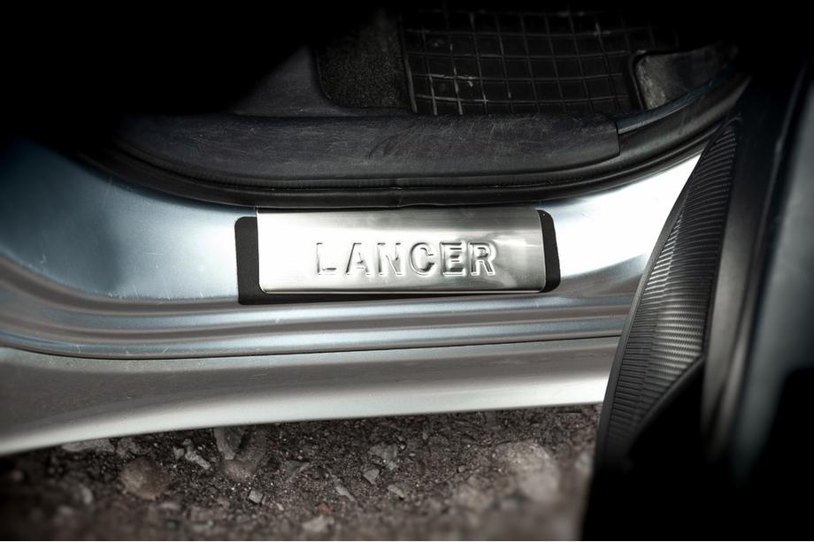 Mitsubishi Lancer X 2008- гг. Накладки на пороги нержавейка Omsa 4 шт Фото 3