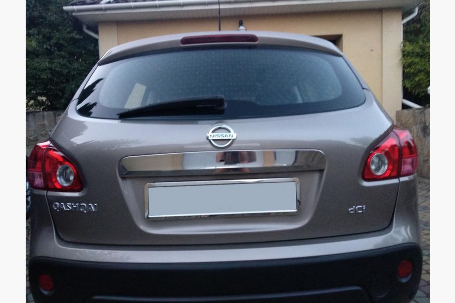 Nissan Qashqai 2007-2010 гг. Накладка на крышку багажника над номером (нерж. сталь) Без кнопки, Carmos - Турецкая сталь Image