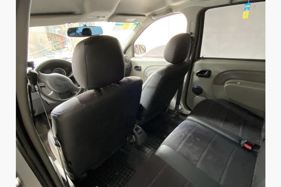 Dacia Logan I 2005-2008 гг. Авточехлы экокожа+ткань+алькантара Antara A001 (полный салон) Фото 4