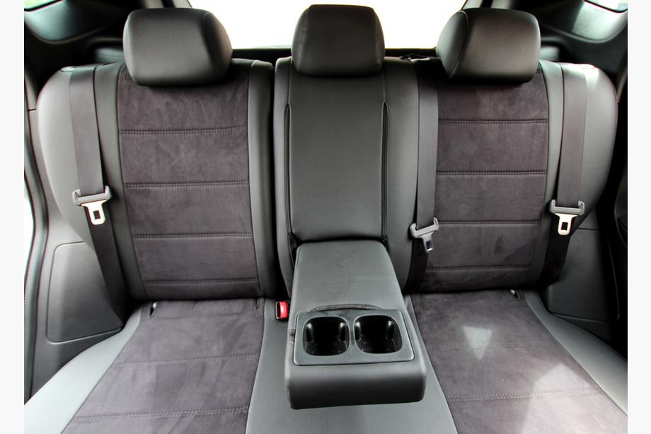 Nissan Qashqai 2014-2021 гг. Авточехлы экокожа+ткань+алькантара Antara A001 (полный салон) Image