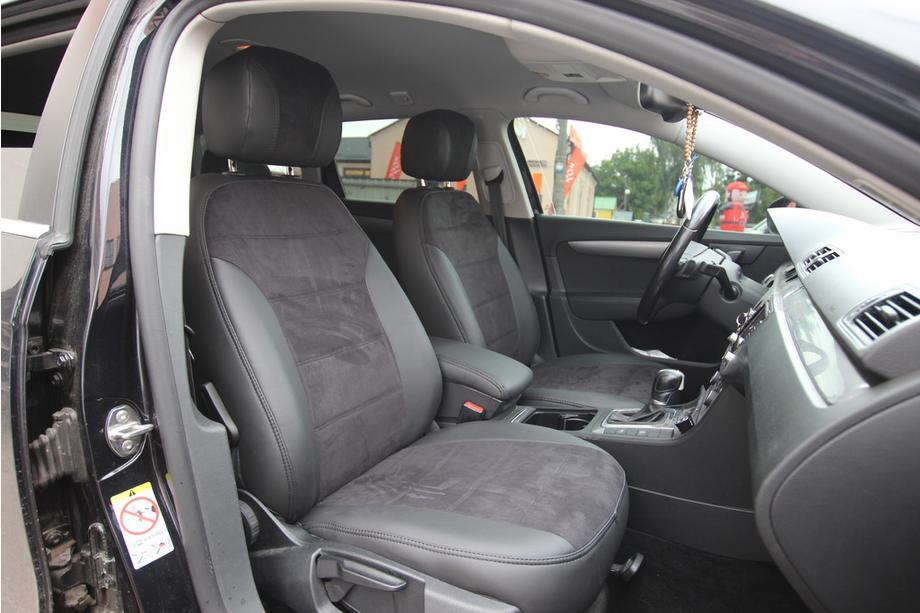 Volkswagen Passat B7 2012-2015 гг. Авточехлы экокожа+ткань+алькантара Antara A001 (полный салон) Image