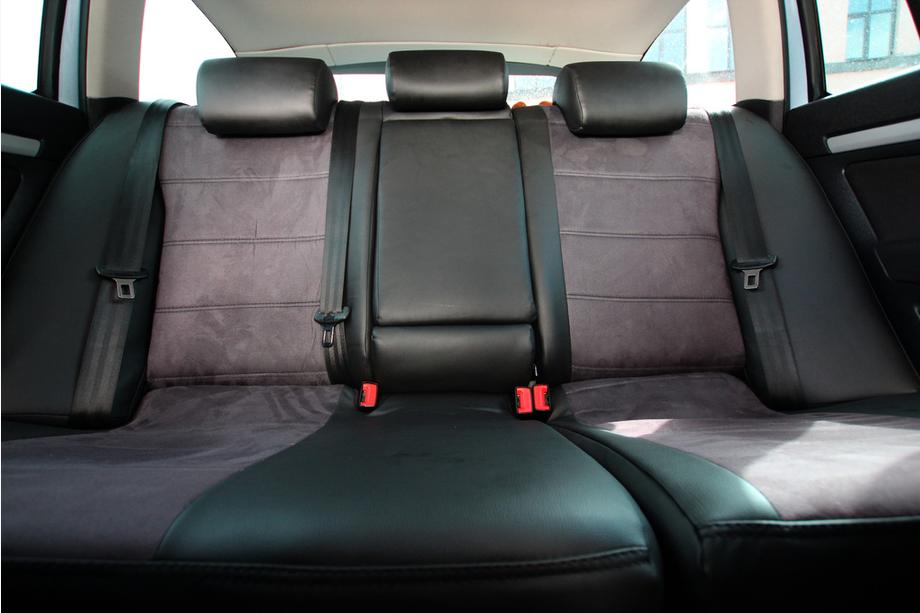 Skoda Octavia II A5 2006-2010 гг. Авточехлы экокожа+ткань+алькантара Antara A001 (полный салон) Фото 3