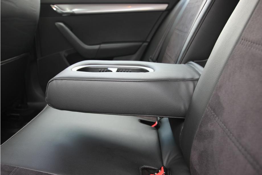 Skoda Octavia III A7 2013-2019 гг. Авточехлы экокожа+ткань+алькантара Antara A001 (полный салон) Фото 9