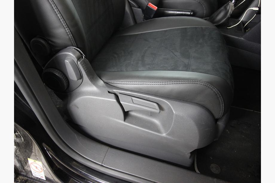 Volkswagen Touran 2003-2010 гг. Авточехлы экокожа+ткань+алькантара Antara A001 (полный салон) Фото 6