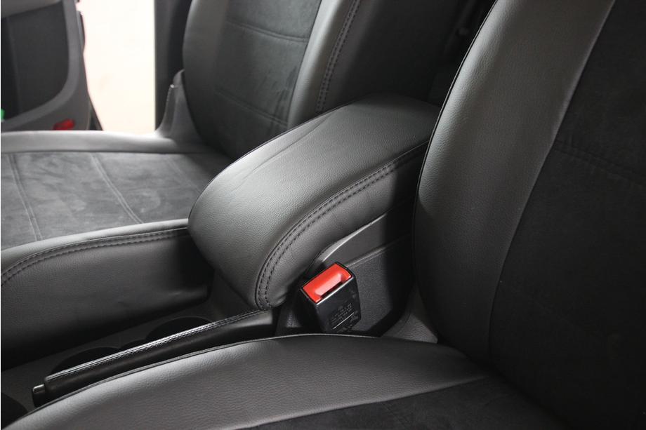 Volkswagen Touran 2003-2010 гг. Авточехлы экокожа+ткань+алькантара Antara A001 (полный салон) Фото 9