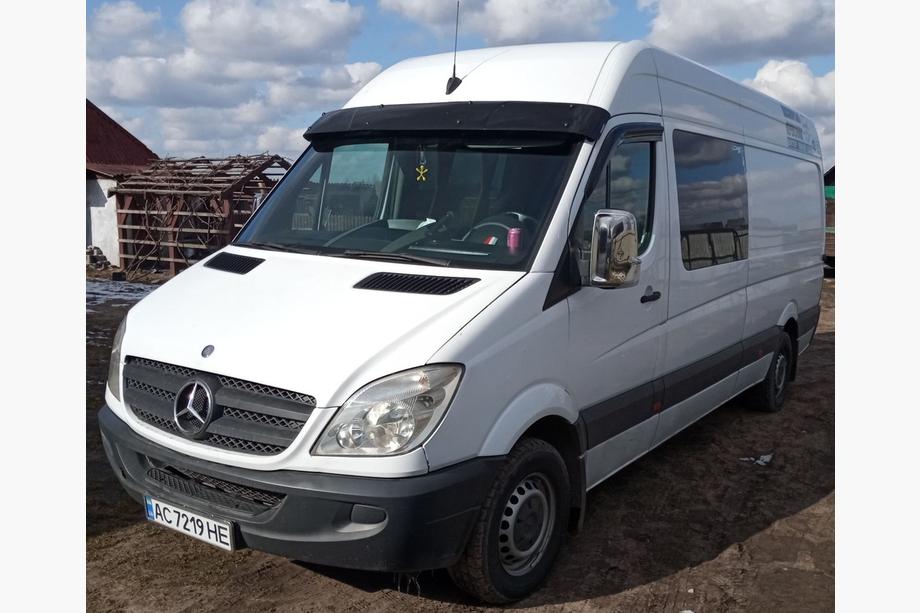 Mercedes Sprinter W906 2006–2018 гг. Козырек на лобовое стекло на раме V2 (черный глянец, 5мм) Фото 1