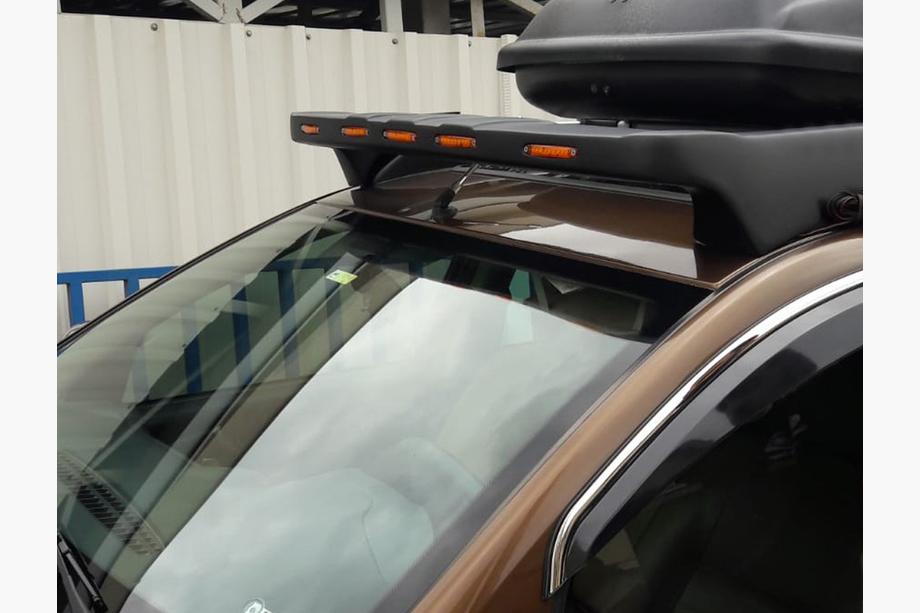 Dacia Duster 2008-2018 гг. Козырек лобового стекла V1 (LED, черный мат) Image