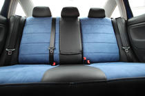 Volkswagen Passat B5 1997-2005 гг. Авточехлы ЭкоКожа+Ткань+Алькантара Antara A006 (Полный Комплект) фото 4