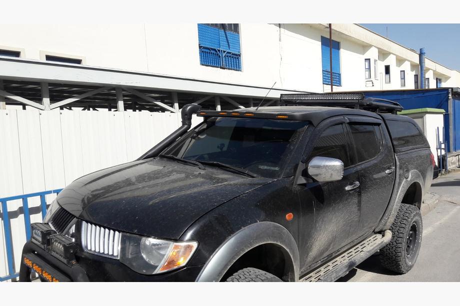Mitsubishi L200 2006-2015 гг. Козырек на лобовое стекло (Meliset LED) Image