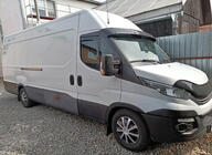 Iveco Daily 2014- гг. Козырек на лобовое стекло V2 (черный глянец, 5мм) фото 7