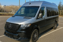 Mercedes Sprinter W907/W910 2018- гг. Передний бампер с решеткой V1 (AMG) фото 1