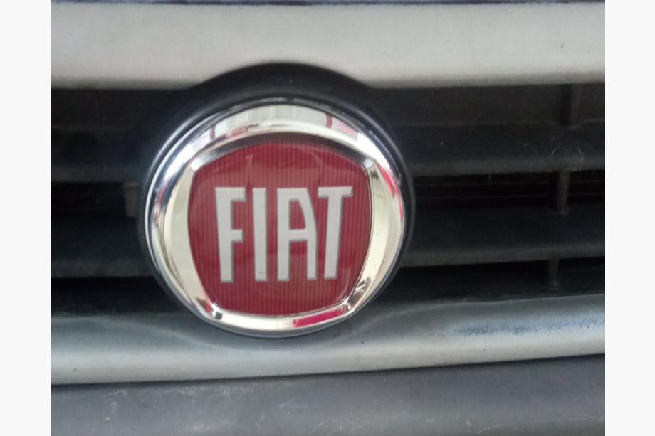 Fiat Эмблема (красная V2, самоклеящаяся) Фото 3
