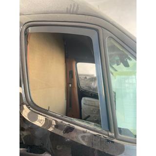 Вставные ветровики Esa (2 шт) Mercedes Sprinter W907/W910 2018- гг. фото 2