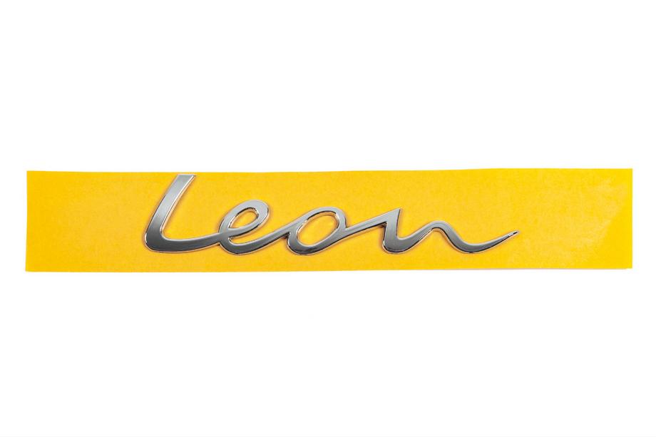 Seat Leon 2020- гг. Надпись Leon 5FA8536873Q7 (189мм x 40мм) Image