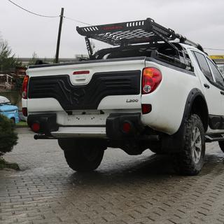 Пластиковая накладка на крышку багажника фото 2