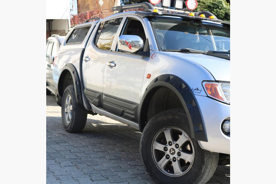 Mitsubishi L200 2006-2015 гг. Расширители колесных арок (EuroCap) Image