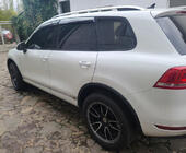 Volkswagen Touareg 2010-2018 гг. Ветровики с хромированным молдингом (4 шт., Niken) фото 1