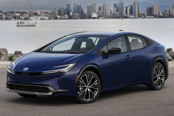 Обзор нового поколения гибридной модели Toyota Prius