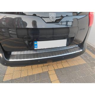 Накладка на задний бампер Carmos нержавейка Peugeot 5008 2009-2016 гг. фото 1