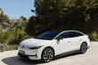 Обзор электрического заднеприводного лифтбека Volkswagen ID.7 фото 3