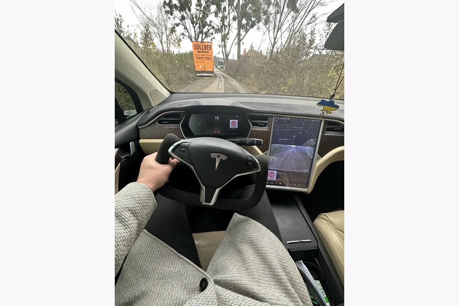 Tesla Model X 2015- гг. Руль спортивный (Алькантара, карбон, с подогревом) Фото 2