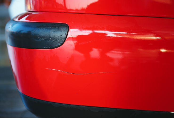 Как удалить царапину из кузова автомобиля?