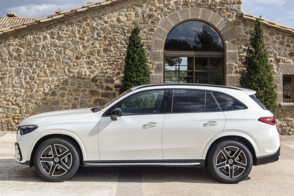 Обзор полноприводного кроссовера второго поколения Mercedes-Benz GLC фото 2