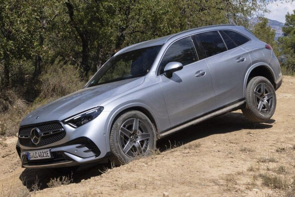 Обзор полноприводного кроссовера второго поколения Mercedes-Benz GLC фото 1