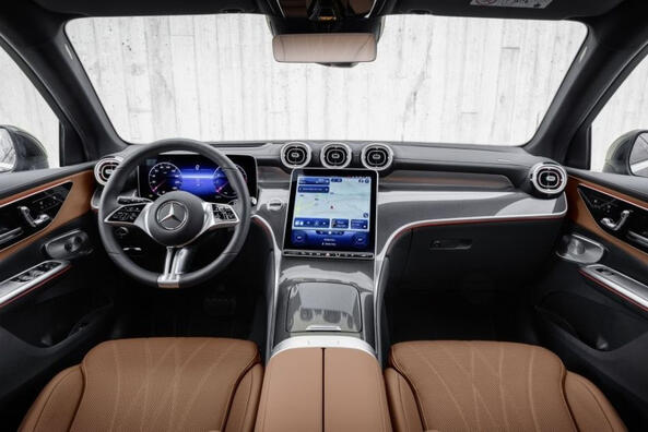 Обзор полноприводного кроссовера второго поколения Mercedes-Benz GLC фото 5