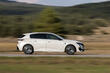 Обзор компактного электрического хэтчбека Peugeot e-308 фото 3