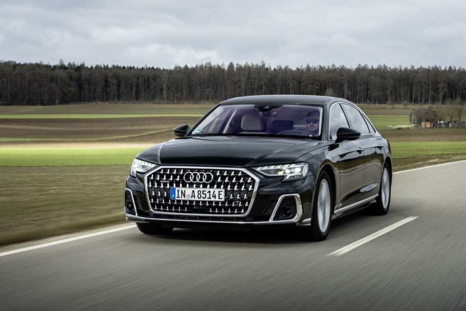 Обзор обновленного полноприводного седана Audi A8