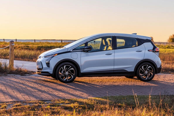 Обзор обновленного электрического хэтчбека Chevrolet Bolt EV