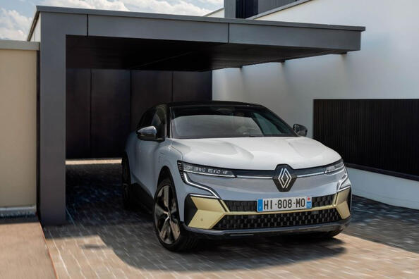 Обзор электрического хэтчбека Renault Megane E-Tech