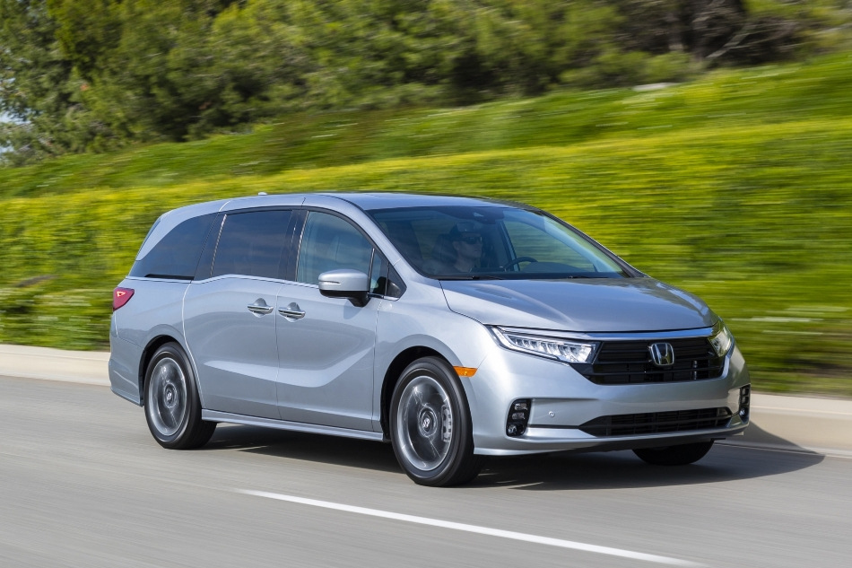 Honda Odyssey: семейный минивэн с уникальными особенностями