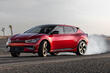 Обзор 585-сильного полноприводного электрического кроссовера - KIA EV6 GT фото 1