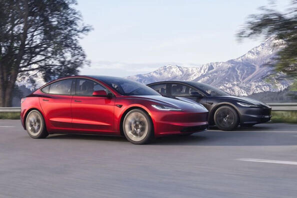 Обновленный электрический седан Tesla Model 3