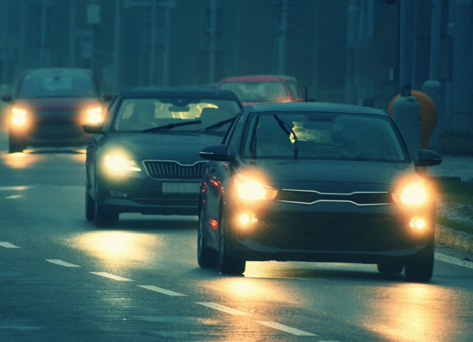 Как правильно использовать световые приборы автомобиля?