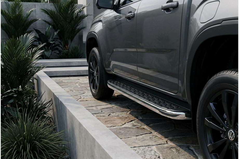 Volkswagen Amarok 2022- гг. Боковые Подножки BlackLine (2 шт., Алюминий) Image