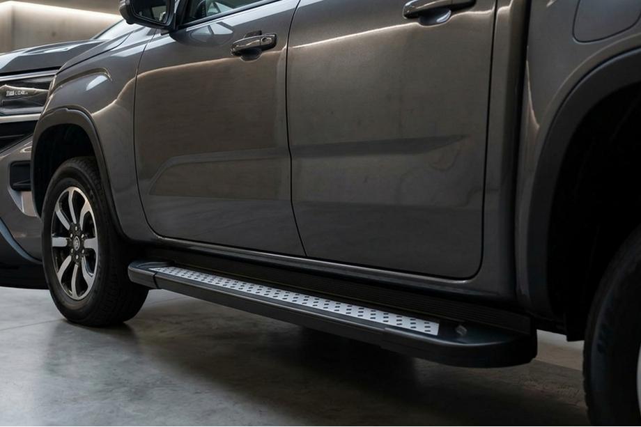 Volkswagen Amarok 2022- гг. Боковые Подножки Vision New Black (2 шт., Алюминий) Image
