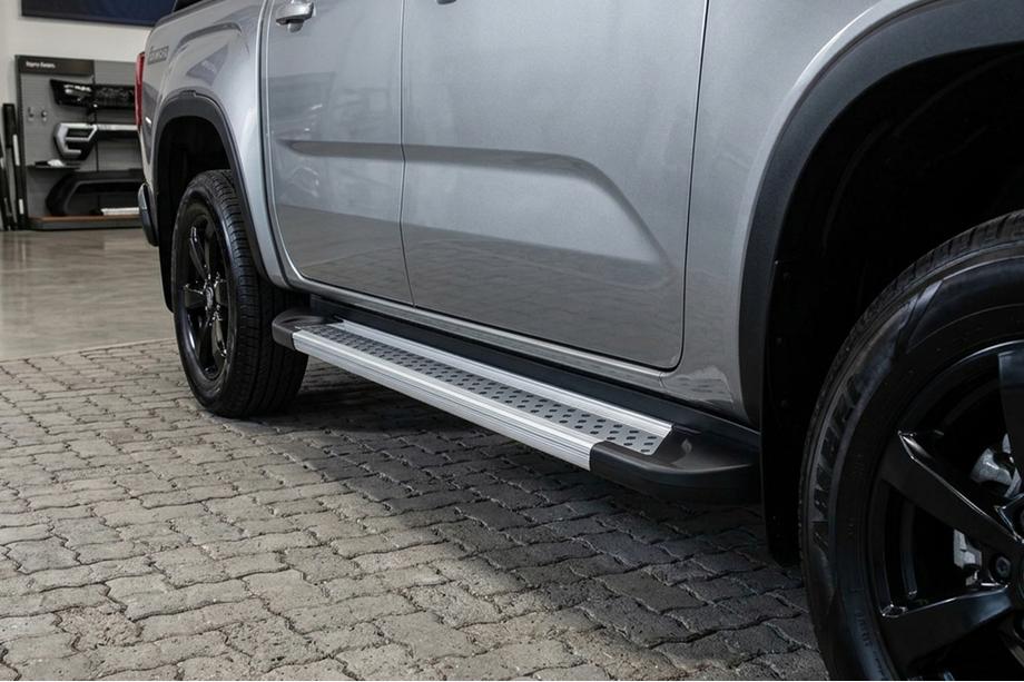 Volkswagen Amarok 2022- гг. Боковые Подножки Vision New Grey (2 шт., Алюминий) Image