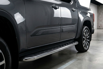 Volkswagen Amarok 2022- гг. Боковые Подножки Maydos V1 (2 шт., Алюминий) фото 1