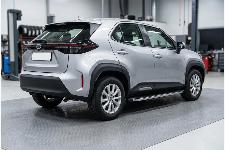 Toyota Yaris/Yaris Cross (XP210) 2020- гг. Боковые Подножки BlackLine (2 шт., Алюминий) Image