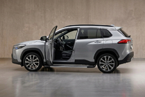 Toyota Corolla Cross 2020- гг. Боковые пороги RedLine V1 (2 шт., алюминий) фото 1