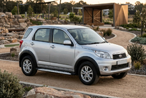 Daihatsu Terios 2006-2017 гг. Боковые Подножки Shining V1 (2 шт., Алюминий) фото 1