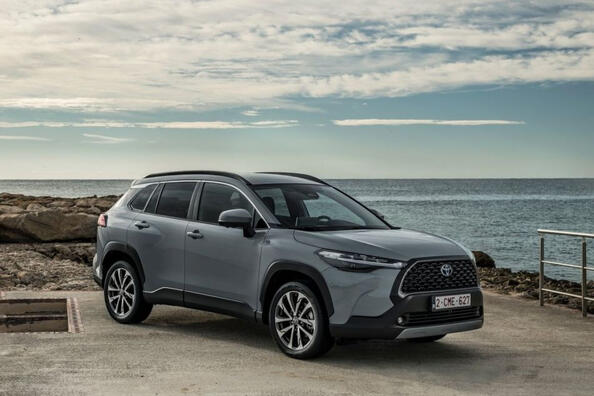 Toyota Corolla Cross: обзор компактного городского кроссовера