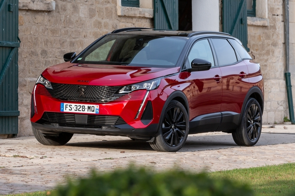 Обзор обновленного кроссовера Peugeot 3008 второго поколения