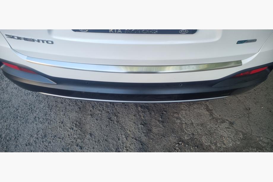 Kia Sorento III UM 2014-2020 гг. Накладка на задний бампер Carmos нержавейка Image
