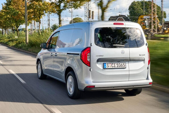 Обзор компактного городского фургона Mercedes-Benz Citan Furgon фото 4