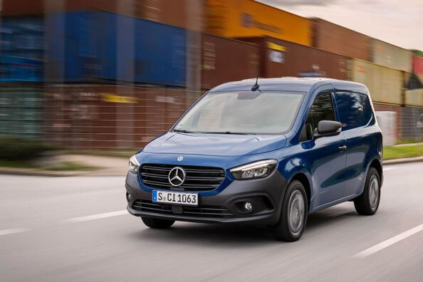 Обзор компактного городского фургона Mercedes-Benz Citan Furgon фото 3