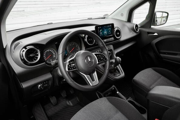 Обзор компактного городского фургона Mercedes-Benz Citan Furgon фото 6